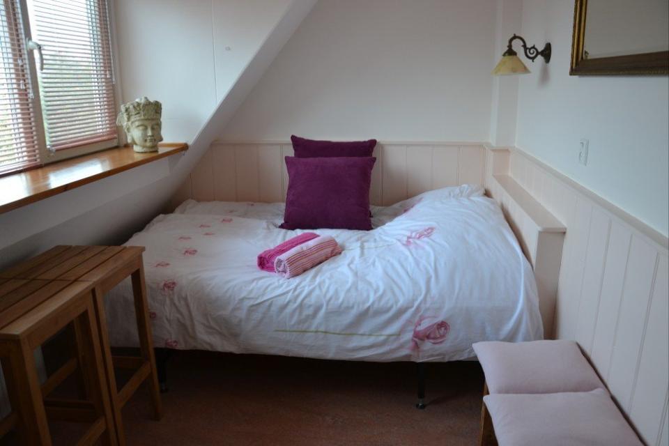 binnenkant met bed bed en breakfast macbed